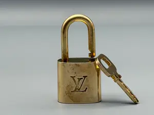 Pre-owned Louis Vuitton One Gold Lock and Key Set