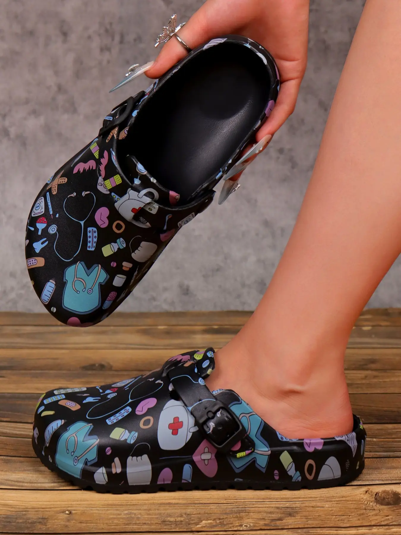 Women's Fashion Cartoon Print Holey Eva Slippers, Comfortable Summer Work Shoes, Lightweight Flat Soft Sole, Adjustable Buckle, Beach Garden