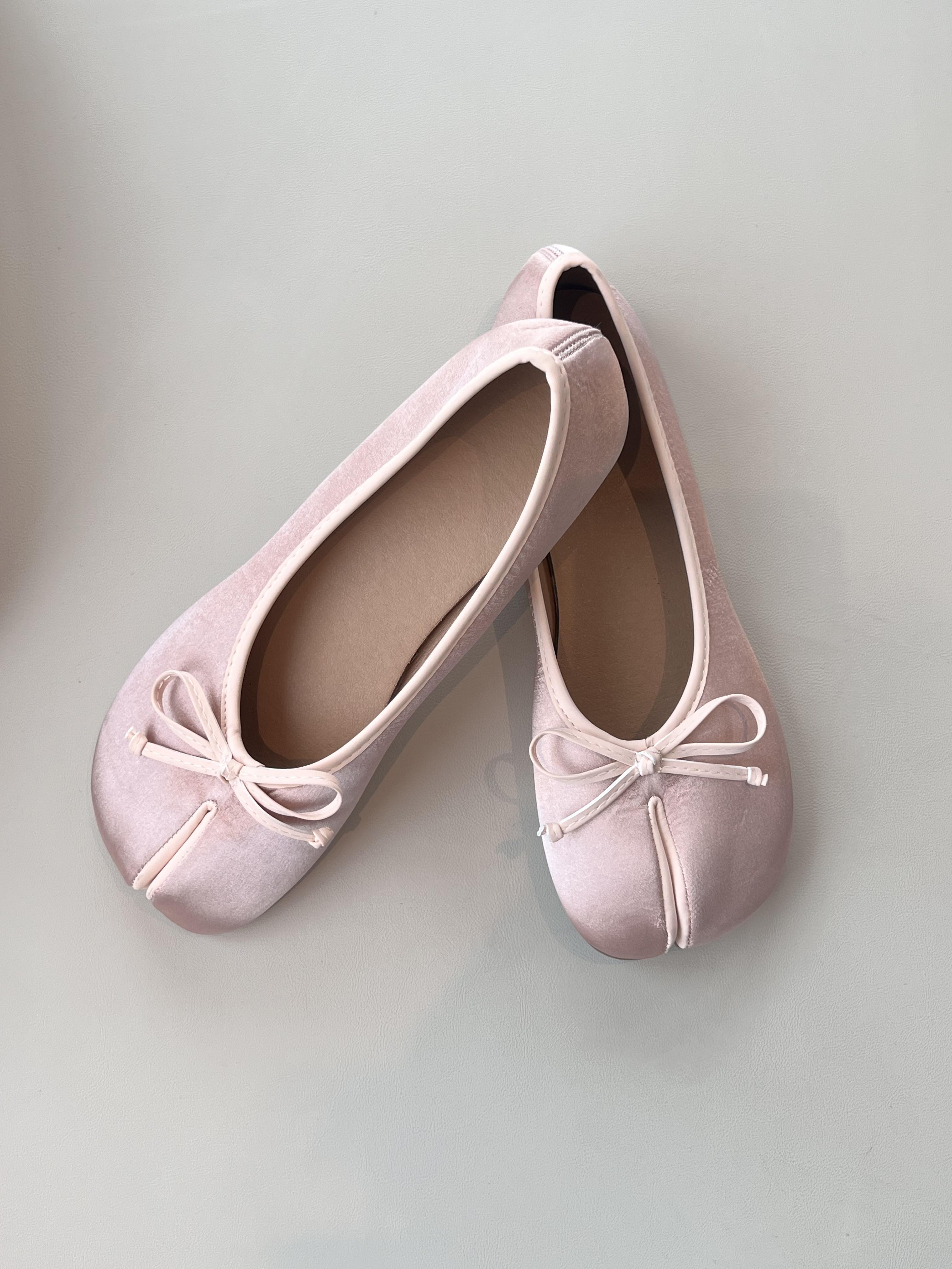 Women’s Retro Elegant Satiny Finish Flats with Shiny Bow, Flexible Sole Round Toe Casual Wear Shoes, Comfortable for Long Walks & Short City Trips