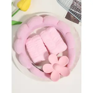 Fashionable, minimalist headband and wristband set suitable for women’s bathing use; available in pink, blue, black, and purple cloud headbands with wrist straps; includes a matte floral hair clip; ideal as a gift for women.