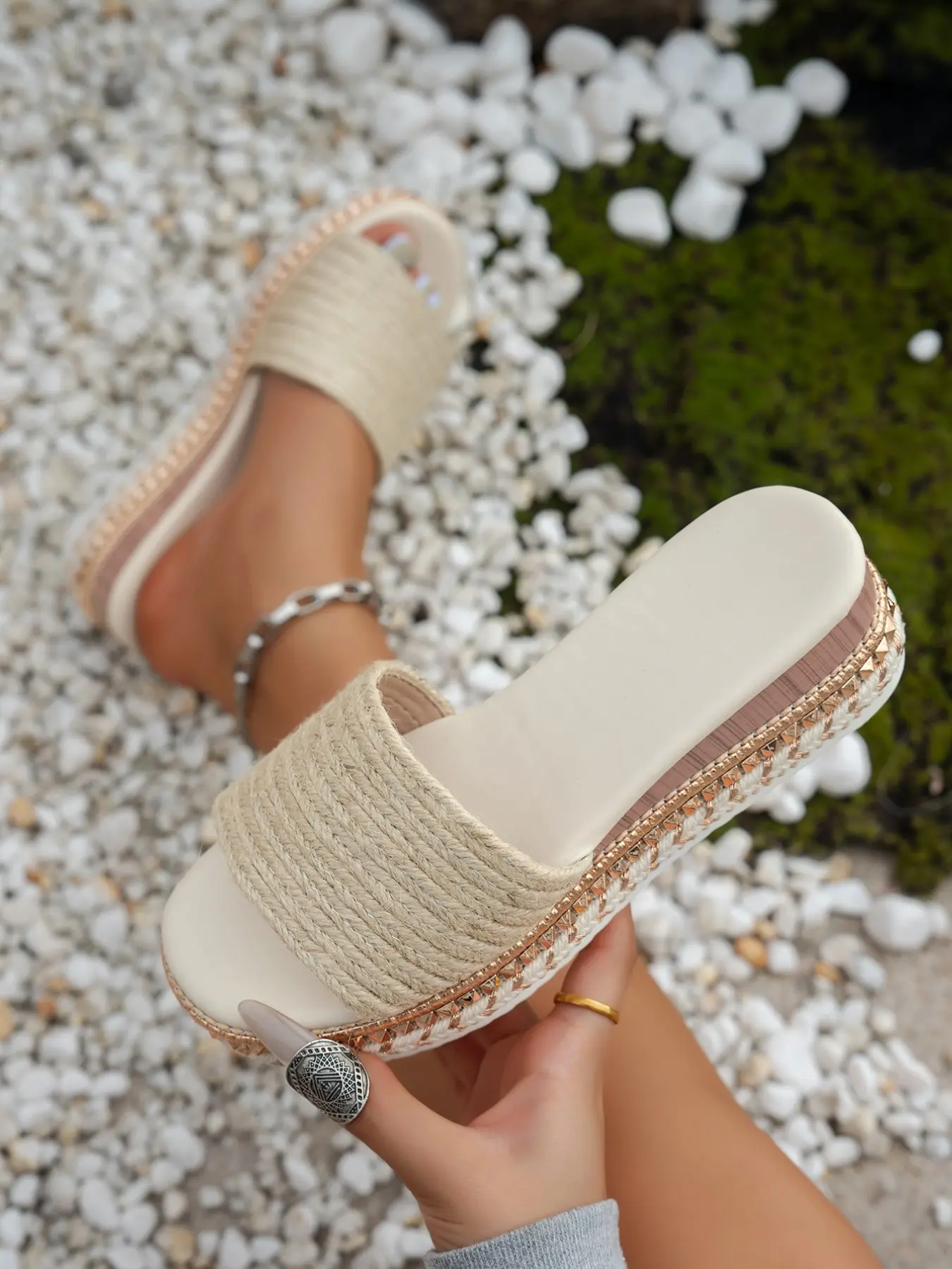 Summer Straw Sandals, Classic Sandals, Fashionable Casual Sandals, Daily Wear Sandals, Thick Sole Comfortable Wedge Slippers, Soft Bottom Non-Slip Footwear, Anti Slip Sandals, Perfect for Dresses & Beach, Lightweight Wedge Heels