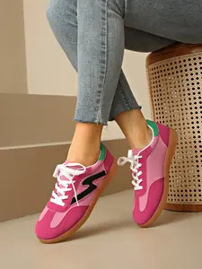 A pair of women's round-toe lace-up casual sneakers, lightweight, breathable, simple and classic German training shoes, suitable for all-season casual outdoor wear for couples, comfortable and fitting, the best gift for her