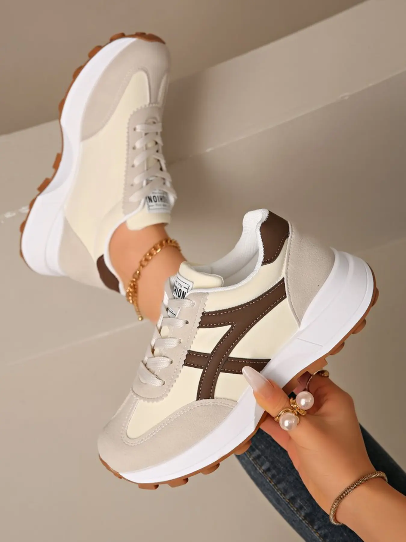 Women's Lightweight Lace-Up Sports Shoes, Breathable Shock Absorbing Non-Slip Rubber Sole, Casual Low-Top All Seasons Sneakers, Casual Athletic Sneakers