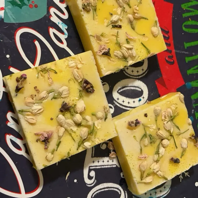 Chai Latte Decorative Soap/Body Bar - Yellow Soap with Chai Flavor - Natural Ingredients for Comfort and Skin Repair