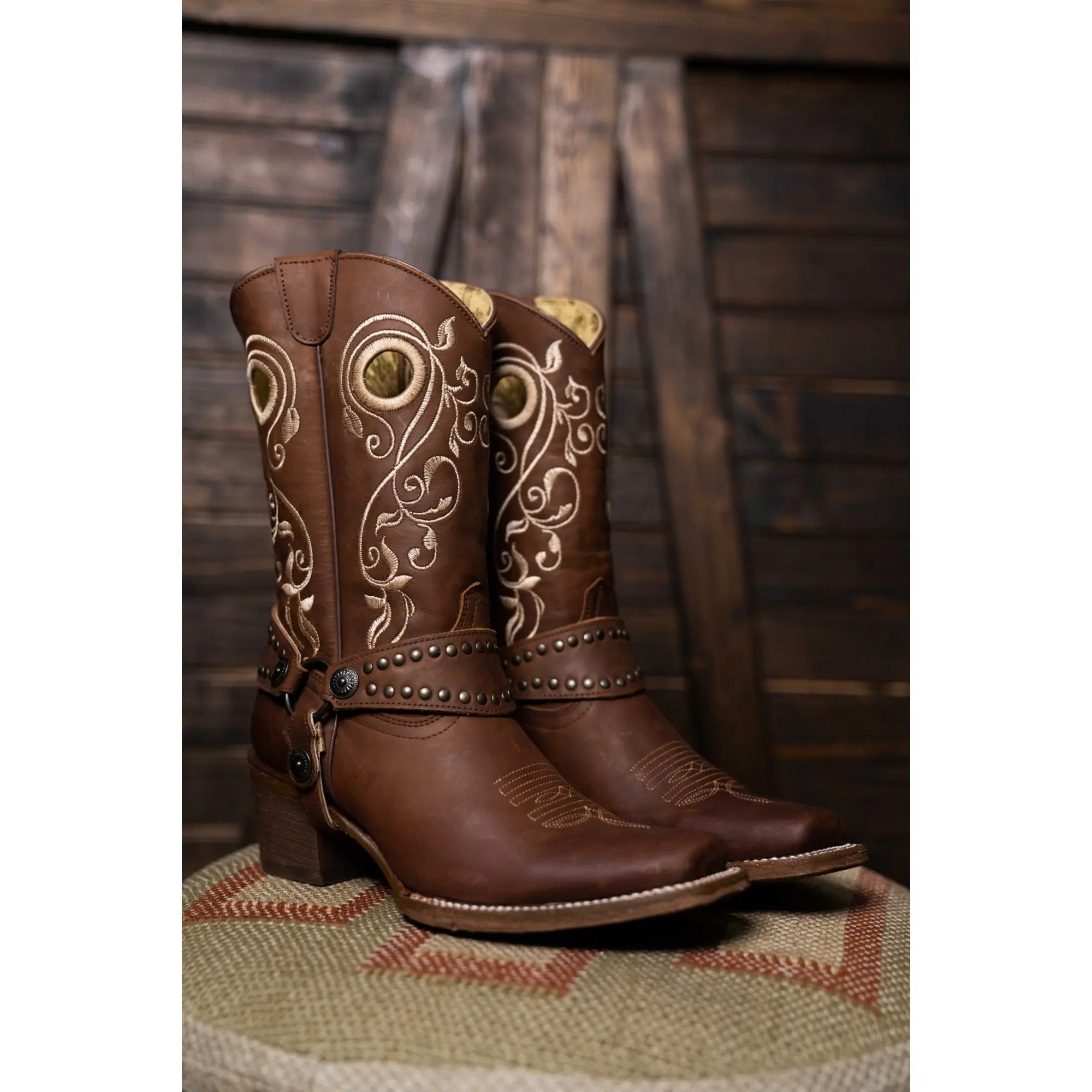 Arango: Women Dalia Brown Rodeo Toe Boot