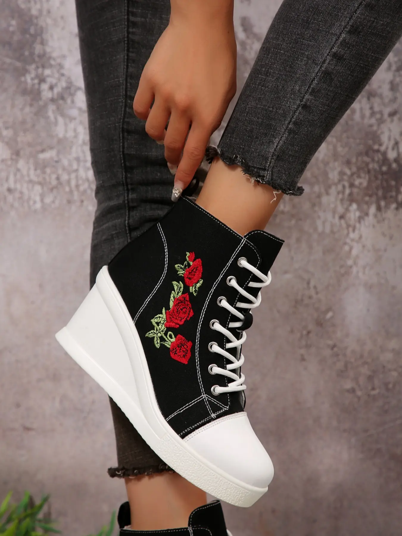 Women's High-Top Canvas Shoes, New Fashionable Thick Sole Casual Sneakers, Comfortable Slip-On Design for Daily Wear & Outdoor Activities, Walking Shoes