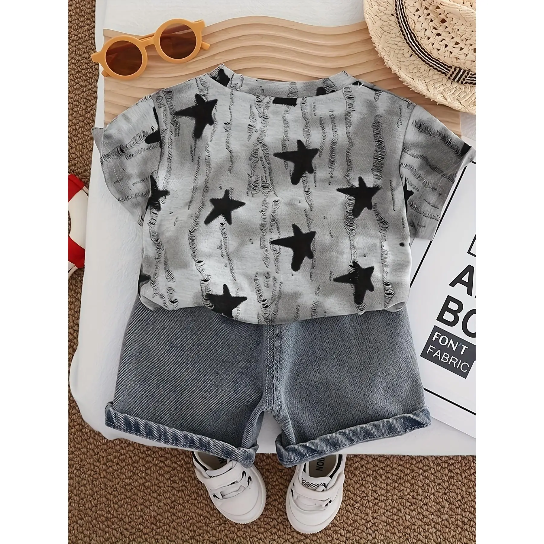 Boys' fashionable short-sleeved denim suit, with distressed star pattern, casual and trendy outerwear, suitable for outdoor wear