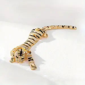Vintage Tiger Metal Brooch Zinc Alloy Heavy Rhinestone Inlay Light Luxury Fashion Jewelry for Suits Shawls Holiday Gifting Gold Charm Accessory