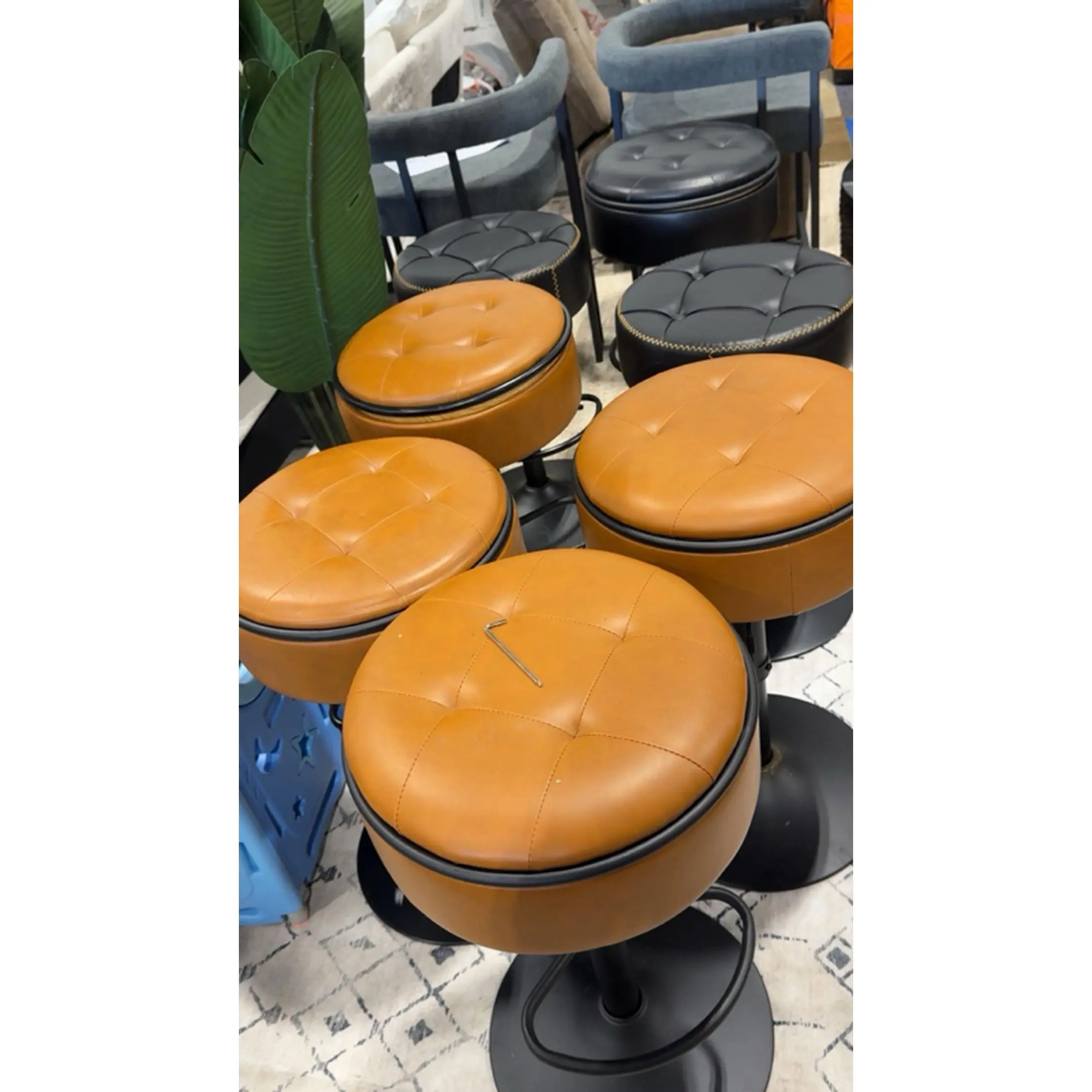 Brown Leather Stool - 40$ - Comfortable & Durable - Perfect for Home & Office Use - Modern Design - 40$