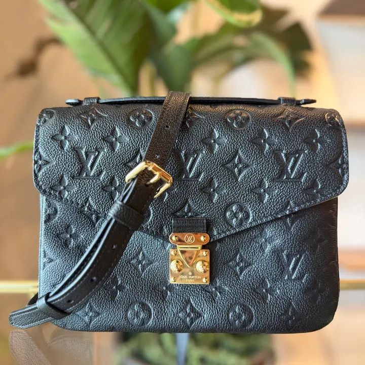 Pre-owned Louis Vuitton Leather Shoulder Bags Empreinte Metis Pochette