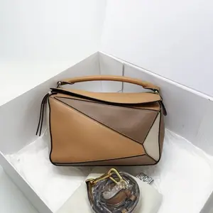 Pre-owned Loewe Leather Shoulder Bags 7.8'' R3919 Shoulder Bag C215190981 0125 T1 Qiqi