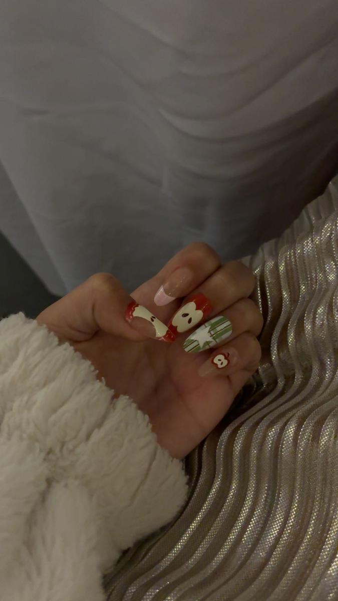 Item: 30PCS, Red Pink Apple Star