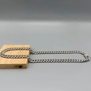 32 options for pendants Hip-hop style Cuban chain pendant necklace - personalized men's necklace - an excellent gift for your boyfriend. Universal design for both men and women. Personalized droplet pendant necklace with personalized pendant.