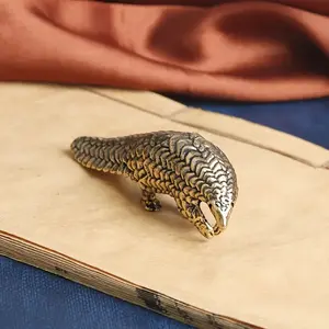 Elegant Brass Armadillo Sculpture, Complex Armor-Inspired Design, Antique Bronze Finish, Ideal Living Room Decor & Gift Choice, Decorative Sculptures, Sculpture Desk Decor