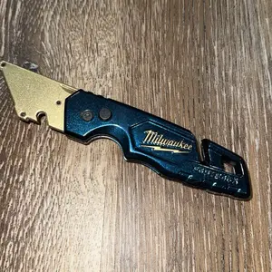 Milwaukee fastback dark blue and gold Milwaukee fastback dark blue and gold