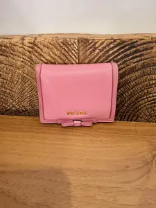 Pre-owned PRADA Pink Saffiano Leather Wallet with Gold Tone Logo & Bow Accent