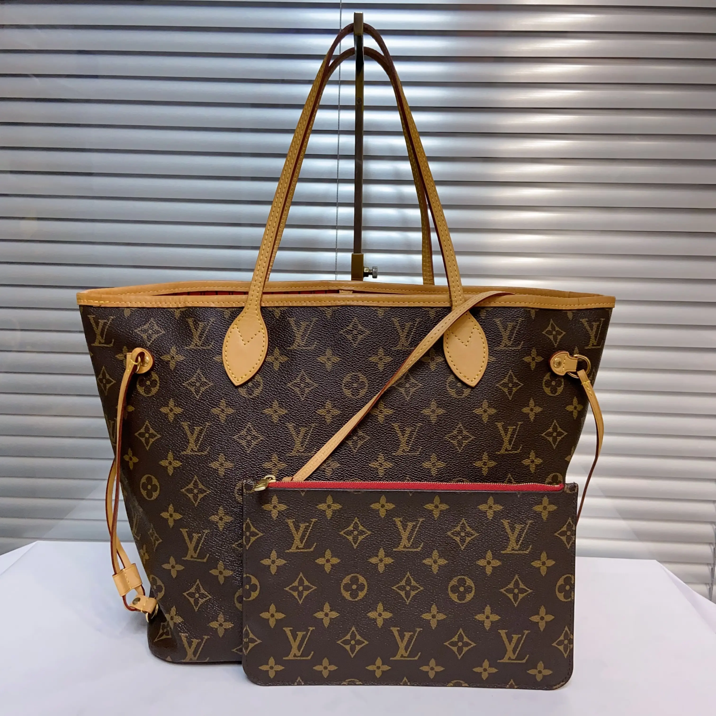 Pre-owned Louis Vuitton leather Crossbody bags Monogram Neverfull MM with Cherry Red Interior and Pouch 83054233 SHTS
