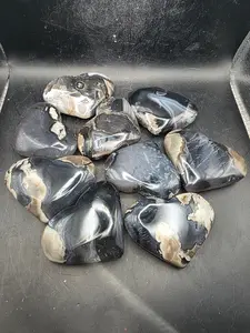 Volcanic agate heart! Uv reactive! 2.6 too 2.9 inches wide!