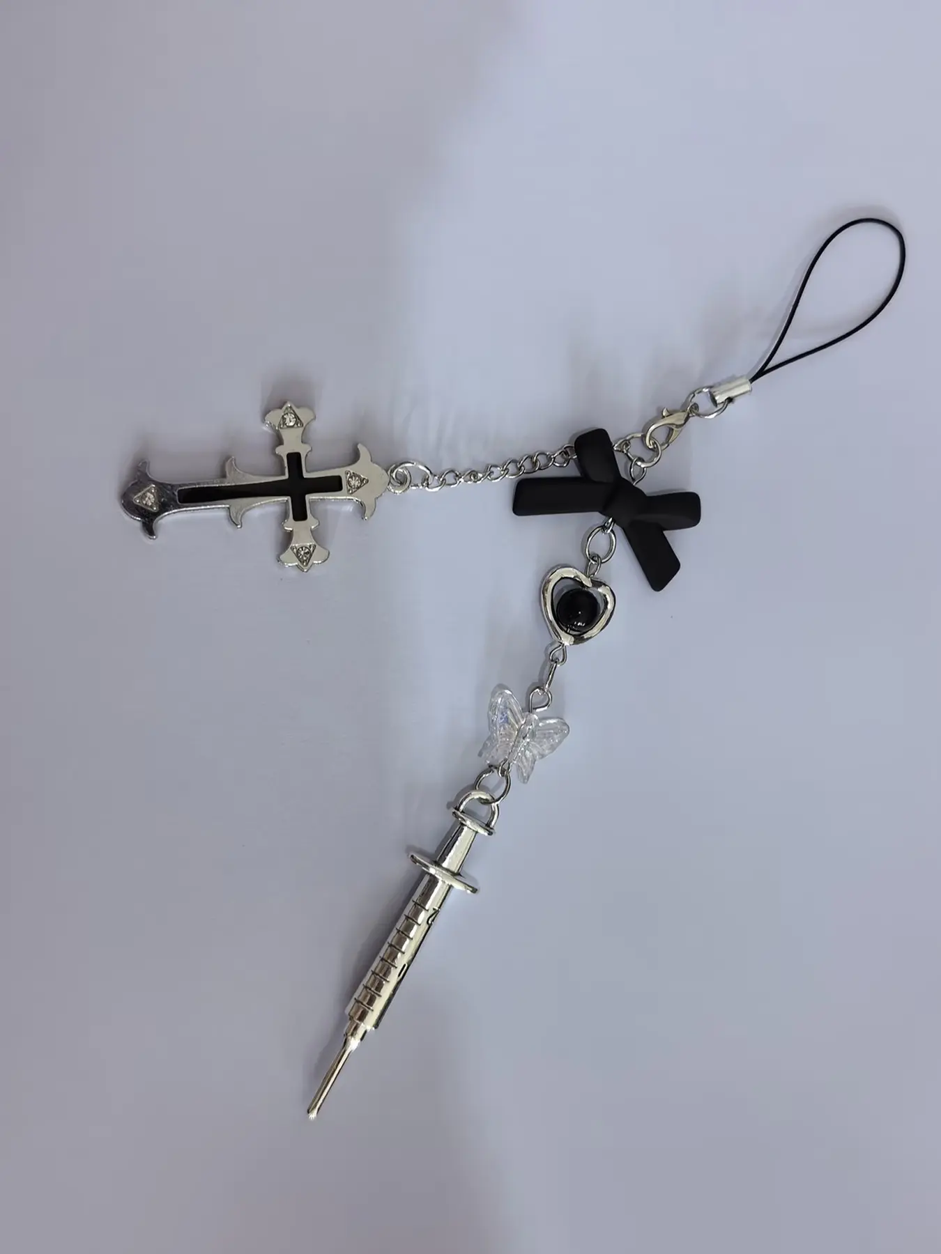 Sweet and Cool Cross-Shaped Syringe Phone Lanyard, Resin Butterfly Heart Alloy Syringe Phone Chain, Vintage Y2K Keychain Bag Hanging Ornament Phone, Phone Charms, Cell Phone Lanyard
