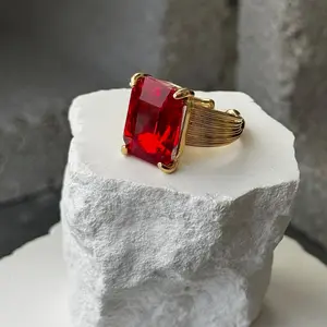 Clean Cut Gemstone Size 7 Expandable