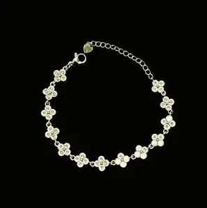 【9.06-inch four-leaf flower bracelet】【FOLYSTUY (W183)】A must-have jewelry accessory for flower lovers.