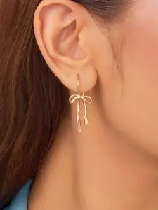 A pair of fashionable and elegant bow tie tassel earrings, suitable for daily wear, vacation dates, and other occasions, and also a surprising and exquisite small gift