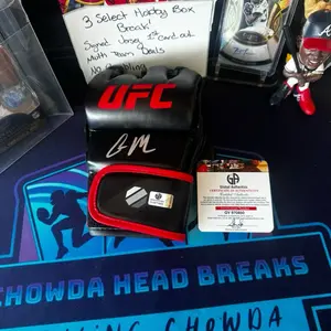 Connor McGregor Authenticated UFC Autographed Glove with Global Authentics GV 970850 Certification