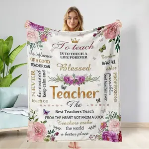 Thank you for the teacher's gift - a blanket for the female teacher. The students gave the best teacher the most wonderful gift - a soft and comfortable flannel blanket as a return gift for Teacher's Day. Creative home decoration.