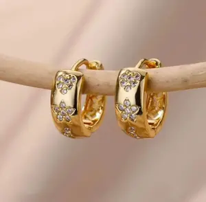 1 Pair Cubic Zirconia Flower Shaped Decoration Charm Earrings For Women, 18K Gold-Plated Anti Fading Elegant Wedding Party Waterproof Jewelry Accessories Anniversary Gift