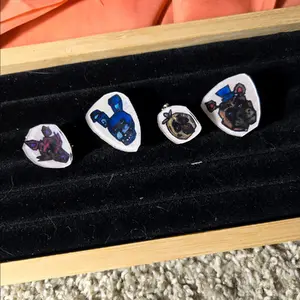 4 pack five nights at freddys pins