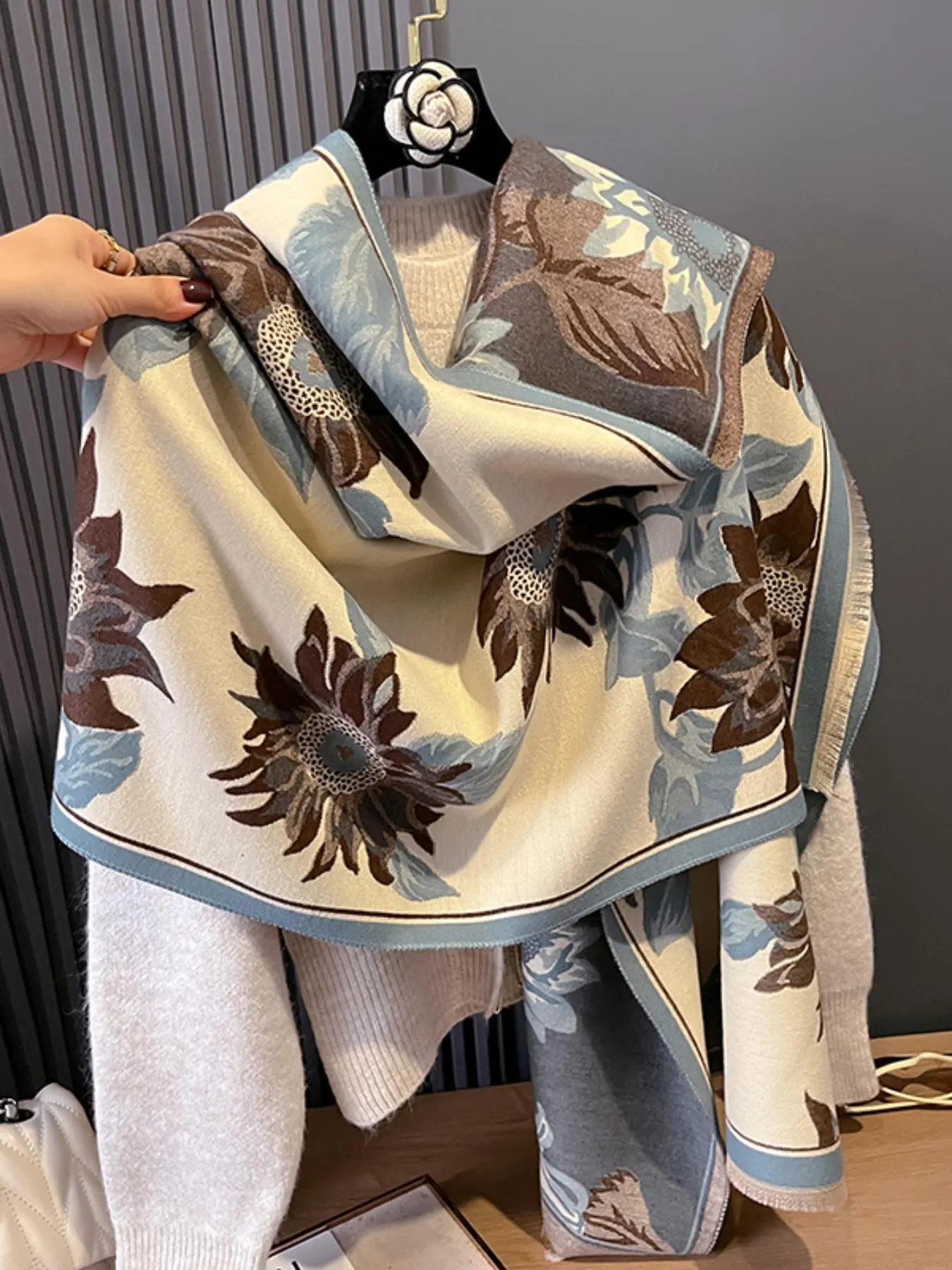 Sunflower Pattern Double Sided Soft Warm Scarf, Floral Pattern Shawl, Boho Style Thick Warm Shawl for Women, Fashion Accessories for Fall & Winter, Casual Soft Scarf
