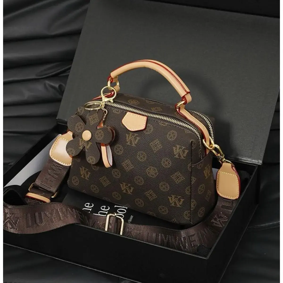 Bag women's 2026 new high-end fashion multi-partition pillow bag cross-body bag versatile shoulder bag