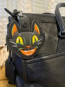 Vintage Halloween Scaredy Cat Embroidered Vinyl Keychain, Spooky Holiday Accessory, Perfect Gift for Cat Lovers