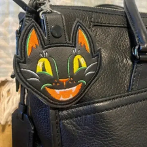 Vintage Halloween Scaredy Cat Embroidered Vinyl Keychain, Spooky Holiday Accessory, Perfect Gift for Cat Lovers, Keychain For Bags, Keychain For Purse, Cool Keychains, Keychain Decor