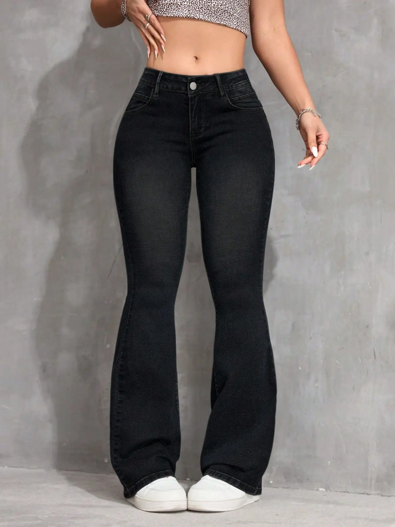 Plus Size Pocket Flare Leg Jeans, Flared Basic Casual Button Fly Bell Bottom Denim Pants, Women's Bottoms for Daily Wear Fit
