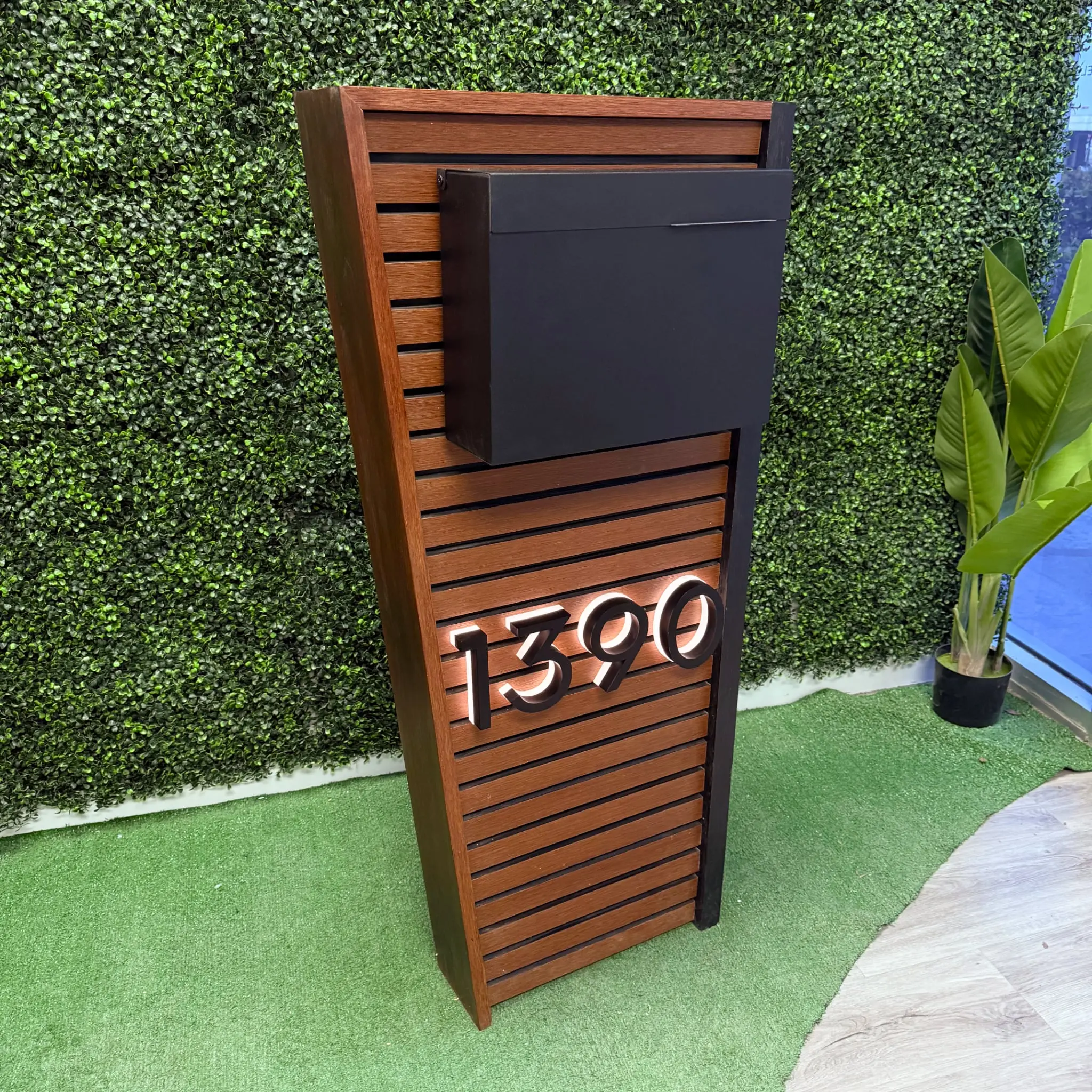 Vista Valley Composite LED Mailbox Vista Valley Composite LED Mailbox