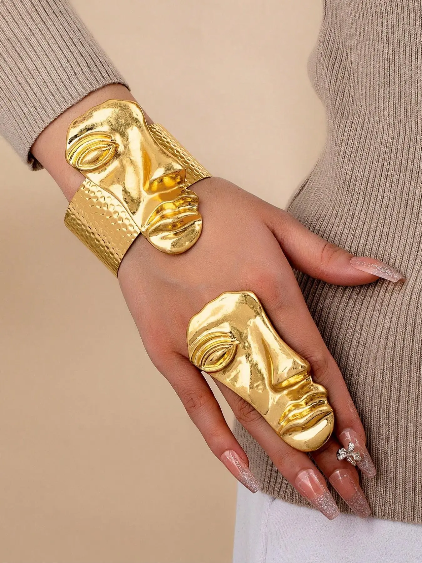 Abstract Face Mask Design Cuff Bangle & Ring, Fashion Jewelry Set for Women, Elegant Jewelry Set, Oversized Metal Rings Set, Matching Ring and Bangle Bracelet Set, Fashionable Jewelry Set, Trendy Jewelry Set, Jewelry Gift Set