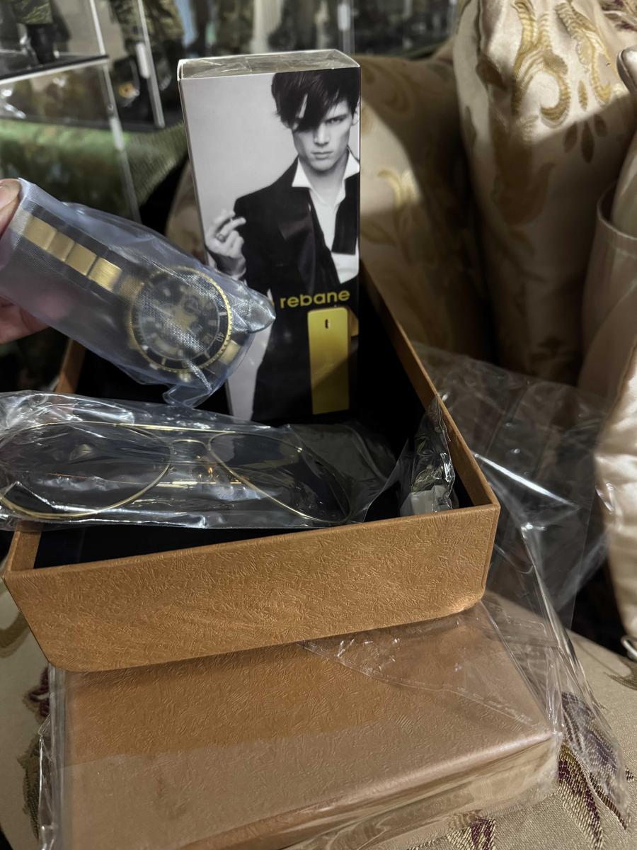 Item: Golden, one size fits all