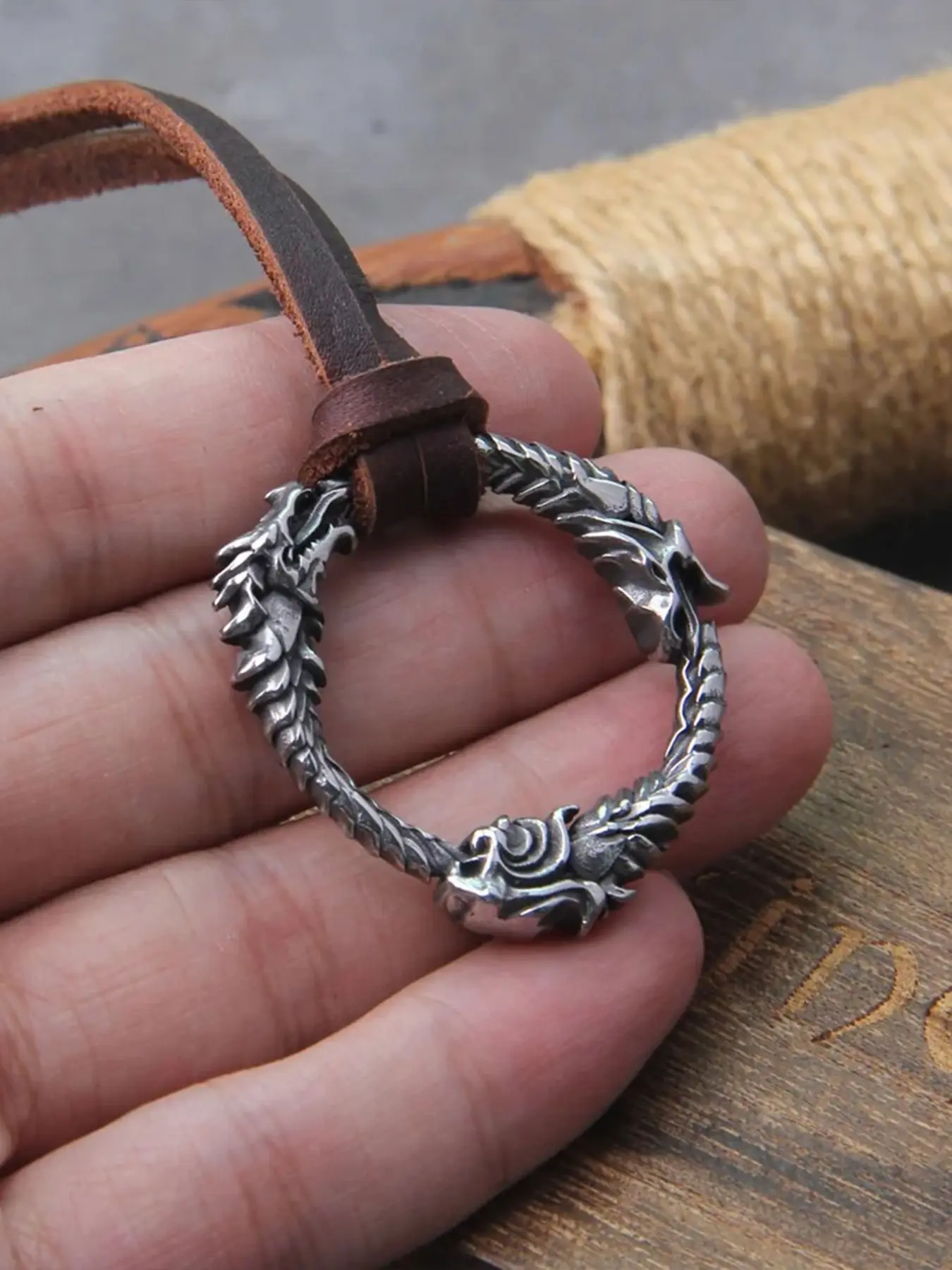 Viking Style Retro Ouroboros Pendant Necklace, Fashionable Unisex Jewelry, Perfect Gift for Parties, Valentine's Day, Mother's Day, Father's Day, Birthday