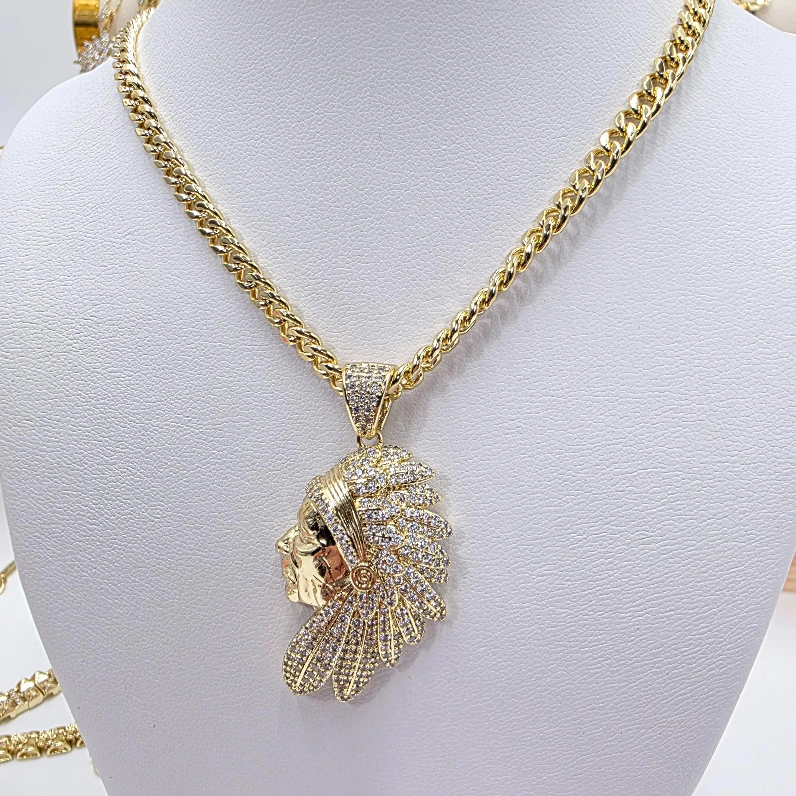 Xuping Gold-Plated Rhinestone Native Chief Pendant Cuban Link Gold Chain Necklace, Unisex Large Statement Chain Style Accessory, Ideal Necklace Gift for Everyday Wear, Chain Style Necklaces