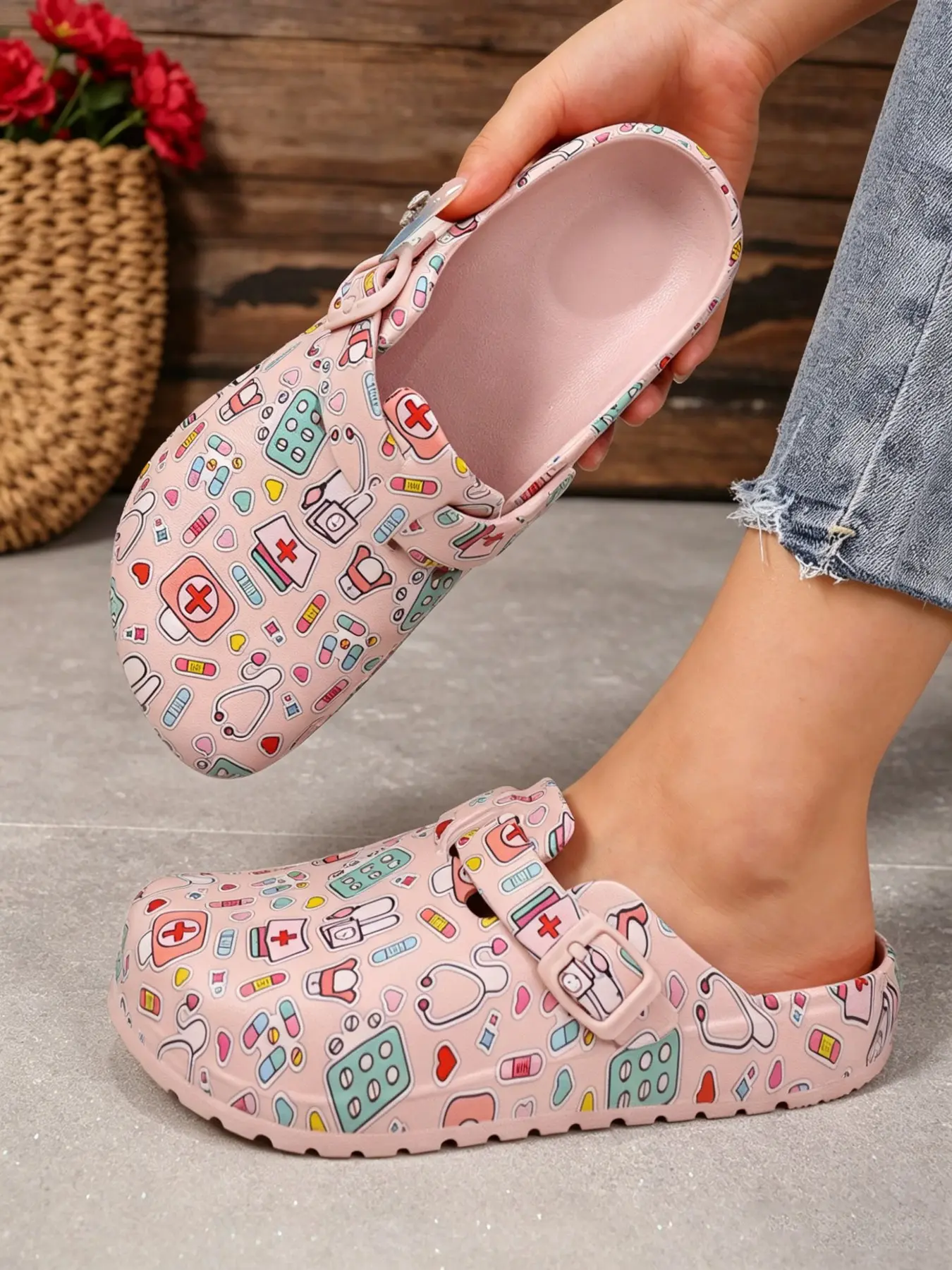 Women's Fashion Cartoon Print Hollow Out Shoes Eva Summer Non-Slip Work Shoes Lightweight Flat Soft Sole Adjustable Buckle Slip-On Beach Garden Fall Round Toe Clogs Summer Slippers