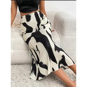 Pleated Black & Off-White Graphic Print Skirt - Falda Plisada Con Estampado Gr��fico En Negro & Blanco Hueso