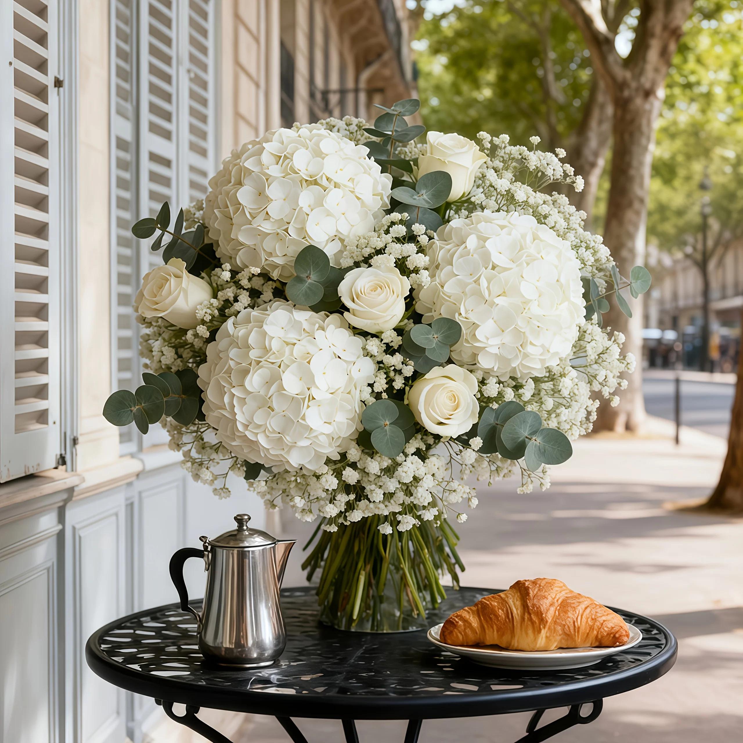 Elegant White Artificial Flower Bouquet Hydrangea Rose Baby's Breath Eucalyptus Artificial Flower Arrangement