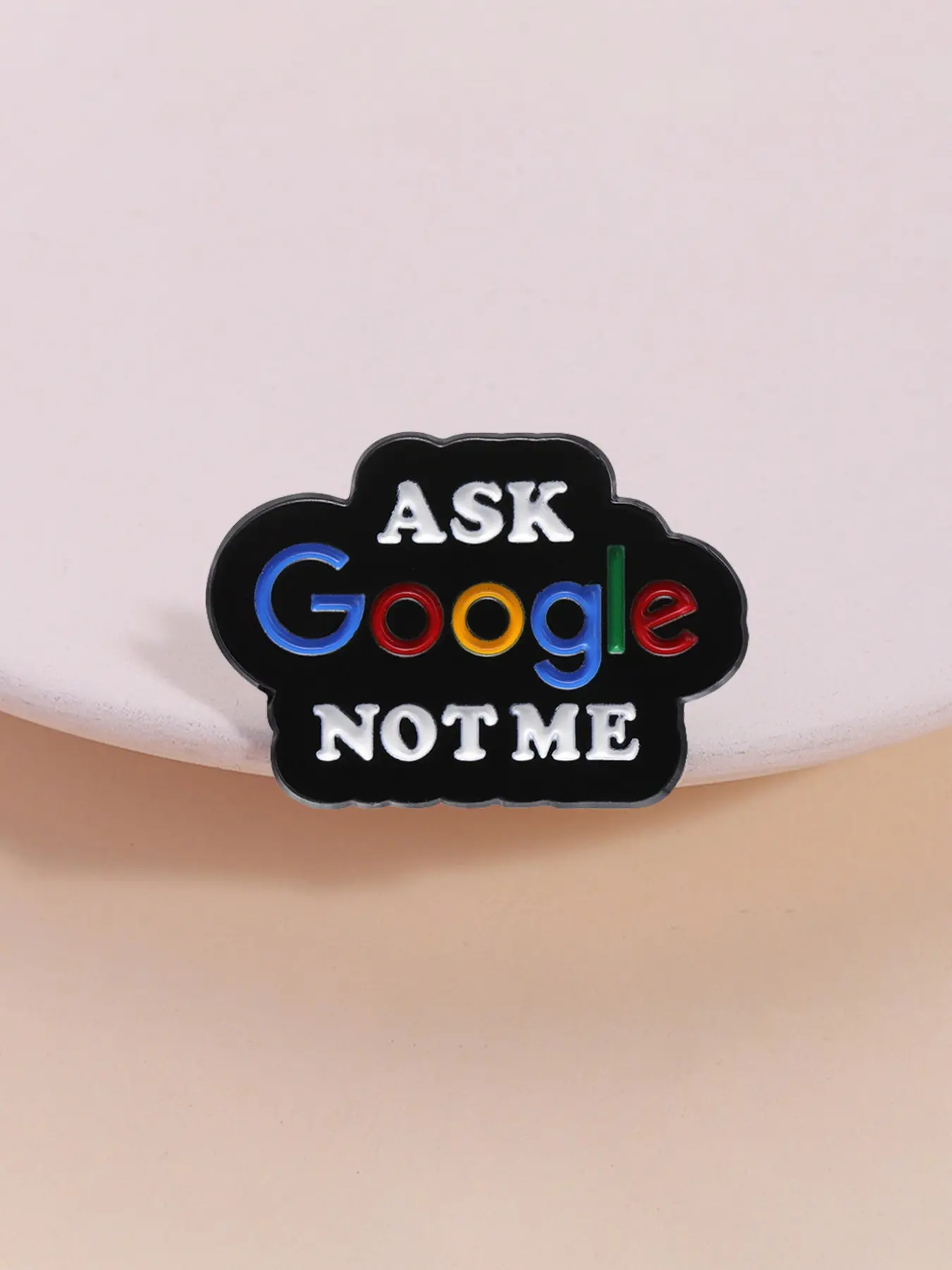 Minimalist Humorous Metal Badge, Ask Google Not Me Slogan Pin, Essential for Programmers & Social Anxiety, Computer Bag Decoration, Fashion Accessory, Alloy Brooch Pin, Letter Brooch Pin, Lapel Pins, Men Accessories