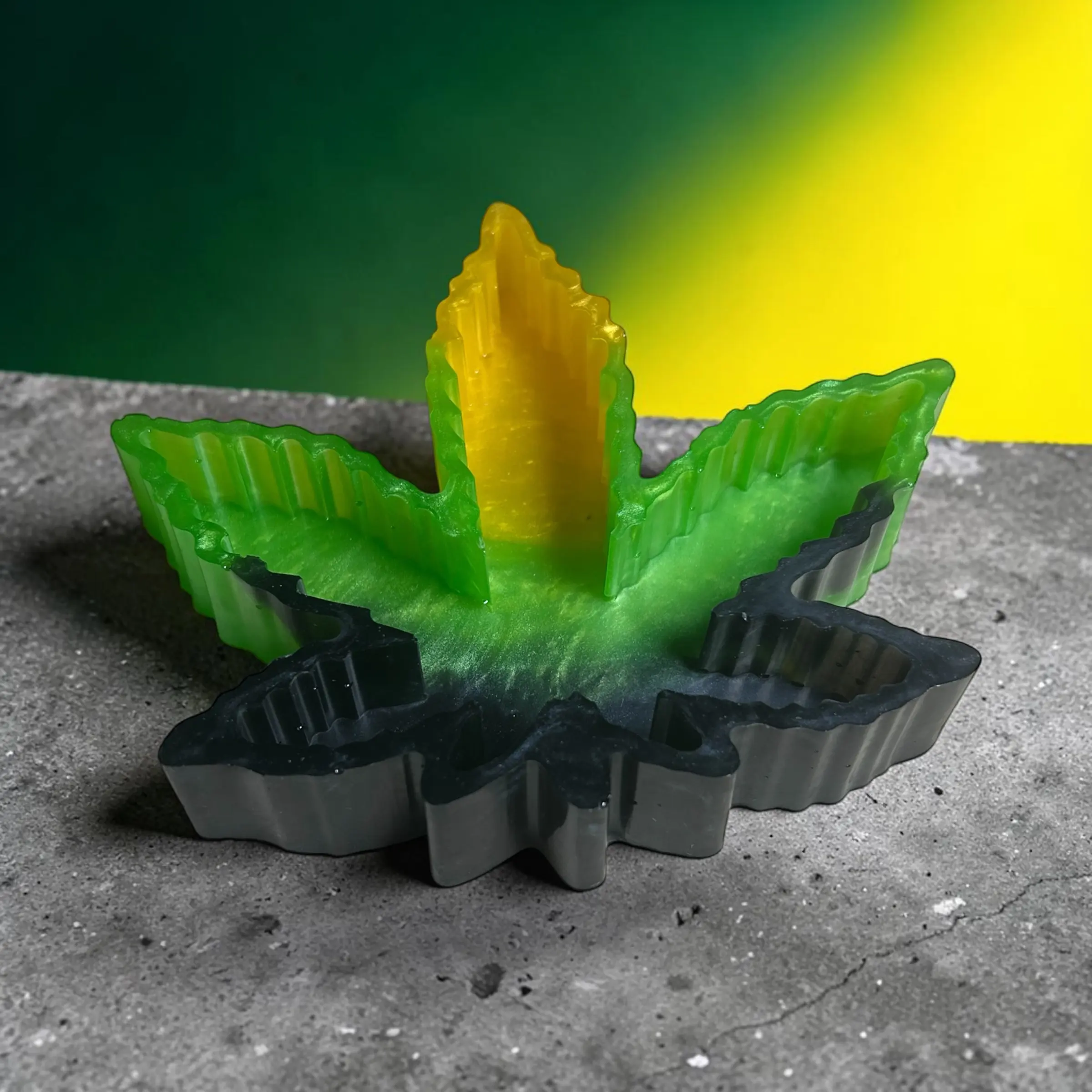 Jamaican Exotic Color-Pattern Resin Ashtray, Decorative Multi-Use Home Decor Statue