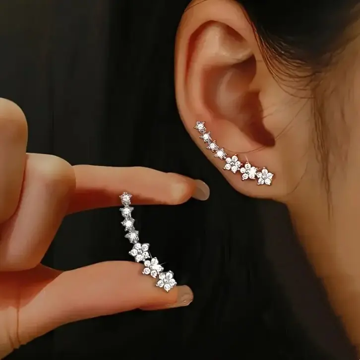 Women's Korean-Style Sweet Star Diamond Stud Earrings - Star Motif Ear Bar Clasp, Single Pair with Unique Design