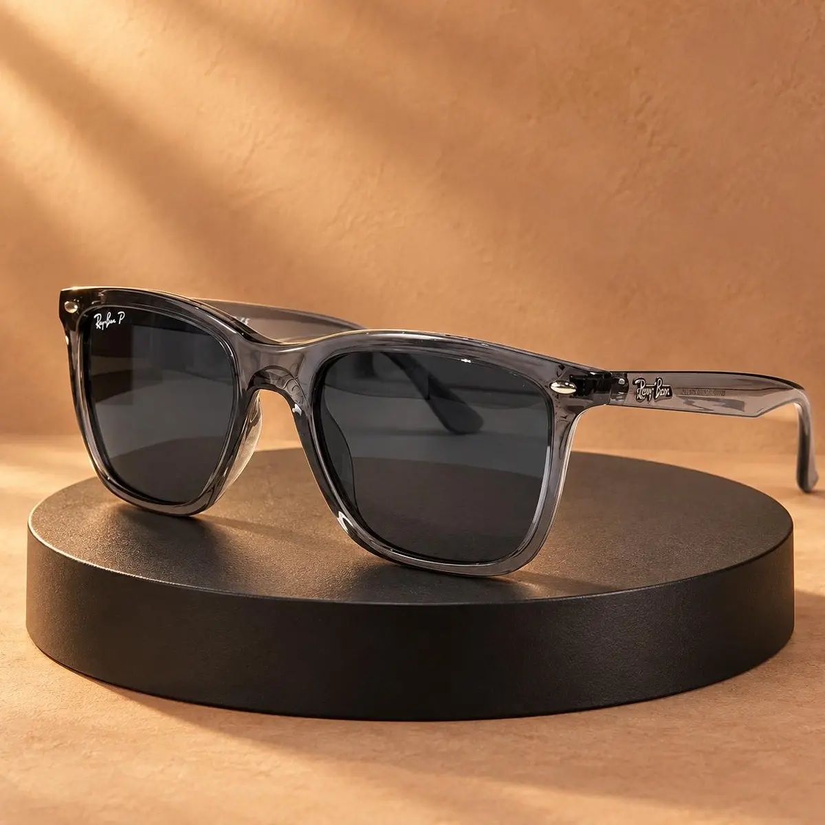 Ray-Ban Fashion Eyewear – Sleek Look for Men and Women