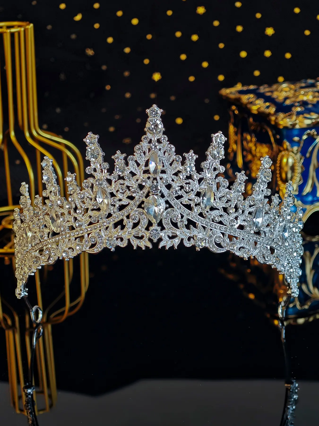Women's Silver Color Wedding Bridal Crystal Crown Headpiece Tiaras, Hair Crowns, Bridal Hair Accessories, Elegant Royal Queen Accessory for Brides, Princess Birthday Party, Valentine's Gift, Elegant Crown Design