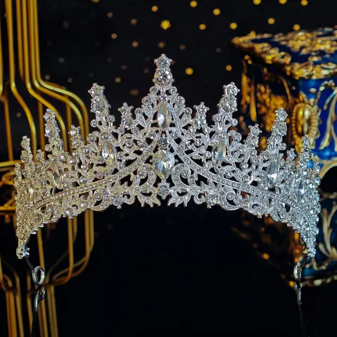 Women's Silver Color Wedding Bridal Crystal Crown Headpiece Tiaras, Headdresses, Bridal Hair Accessories, Elegant Royal Queen Accessory for Brides, Princess Birthday Party, Valentine's Gift, Elegant Crown Design