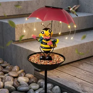 Single piece ironwork bee sculpture, home decor collectible, yard decoration, solar LED string lights, with bird feeder function, perfect choice for Independence Day, Father’s Day, Thanksgiving, and Christmas gifts, ideal for lawns, yards, and gardens.